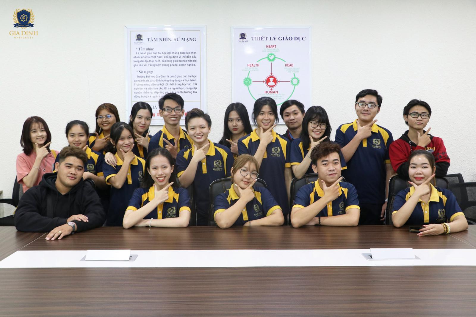 Ảnh minh họa câu chuyện thành công của một cựu sinh viên được báo chí nhắc đến