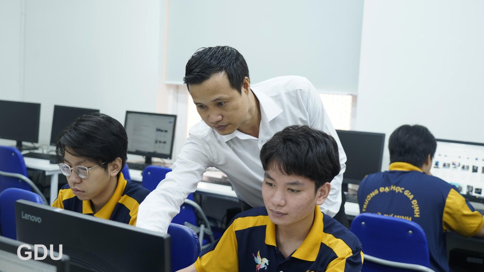 Chia sẻ kinh nghiệm nộp lệ phí xét tuyển từ sinh viên các trường đại học