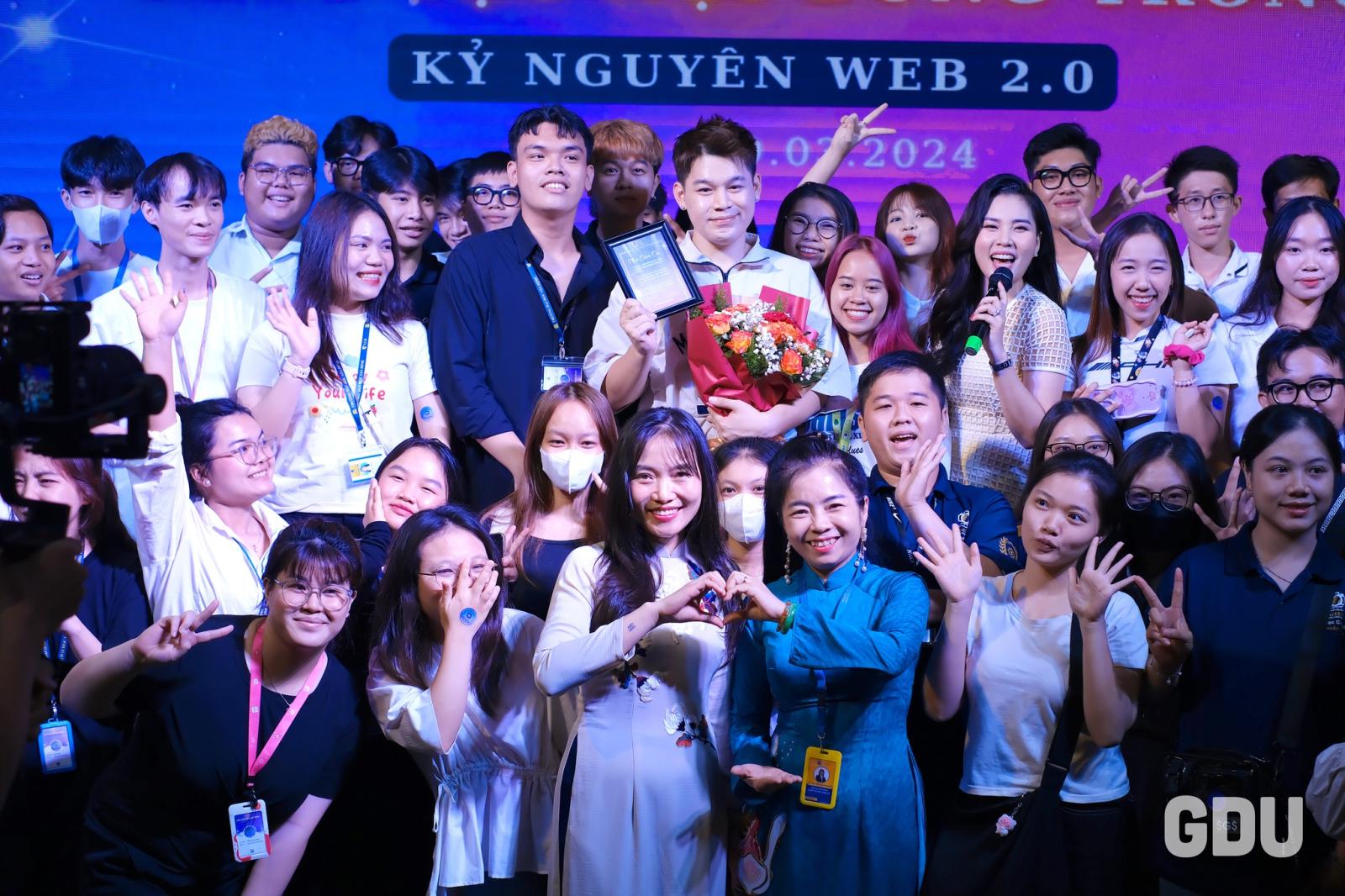 Chuyên viên sáng tạo nội dung content creator