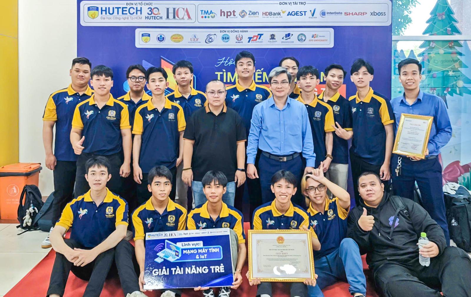 Cựu sinh viên hướng dẫn sinh viên kỹ năng xin việc hiệu quả