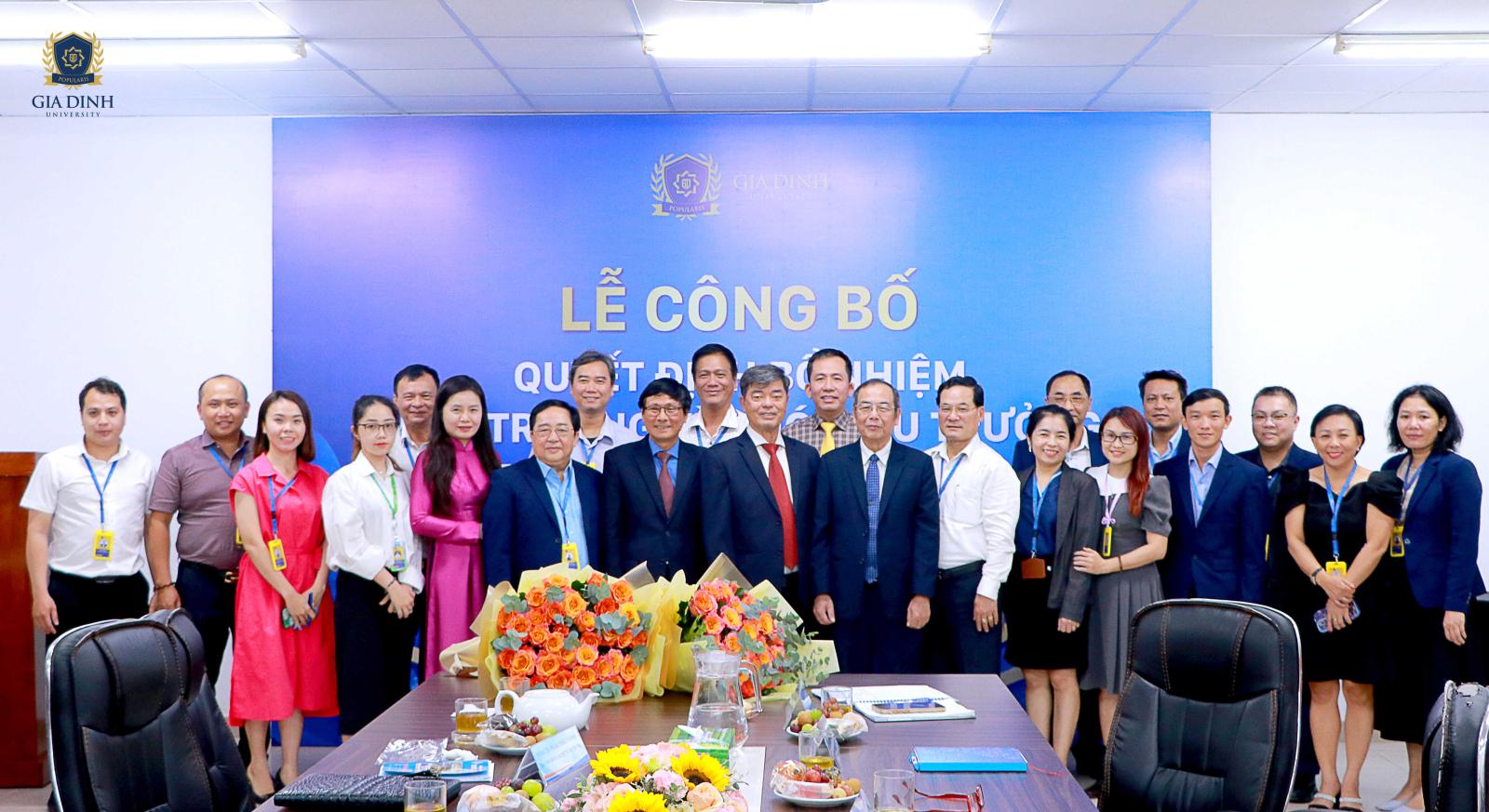 Cựu sinh viên truyền thông nội bộ kết nối các thành viên trong công ty, tạo môi trường làm việc gắn bó.