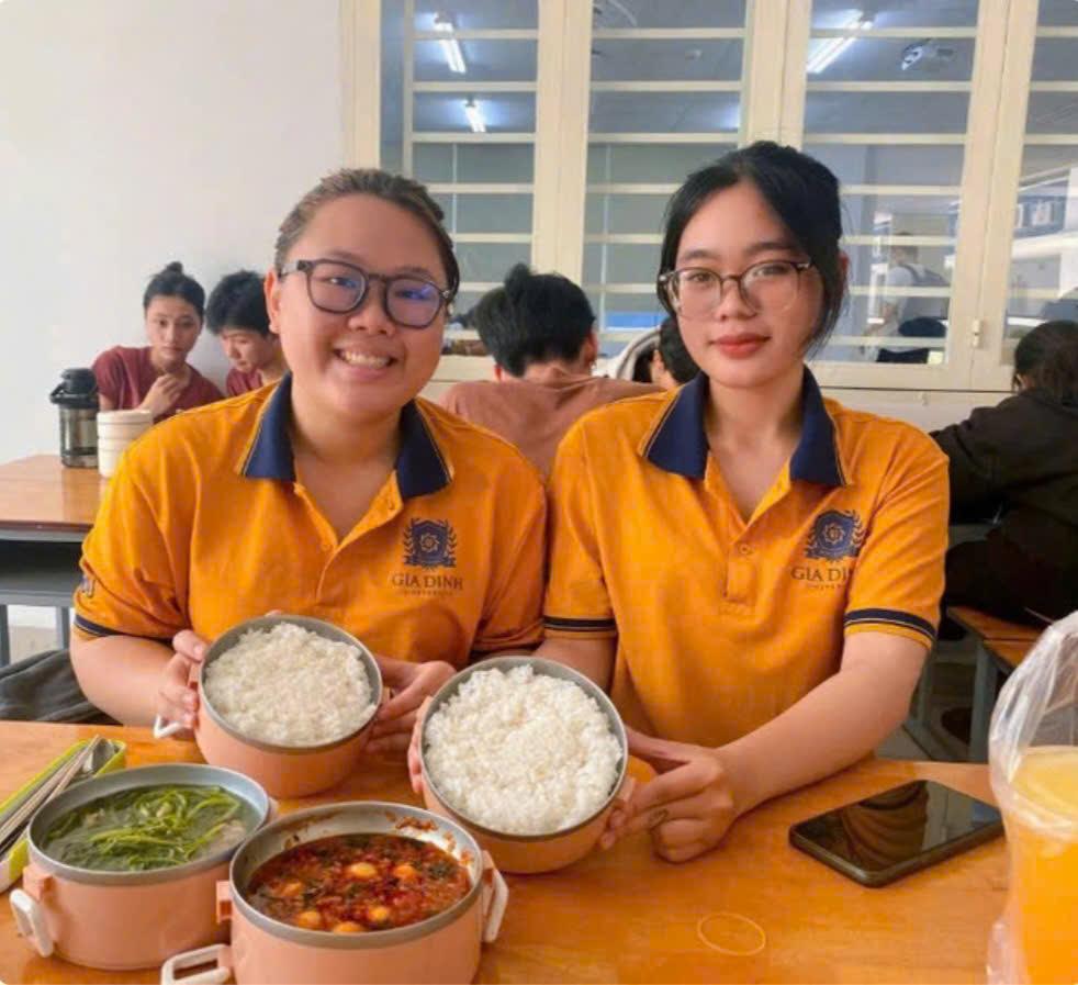 Cựu sinh viên truyền thông chăm chỉ học tập, tích lũy kiến thức và kỹ năng tại trường đại học