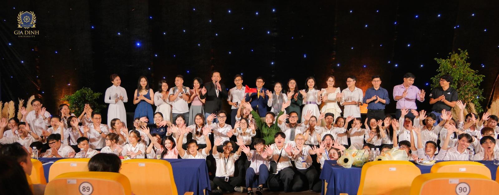 sinh-vien-nganh-truyen-thong-dau-tu-vao-ban-than