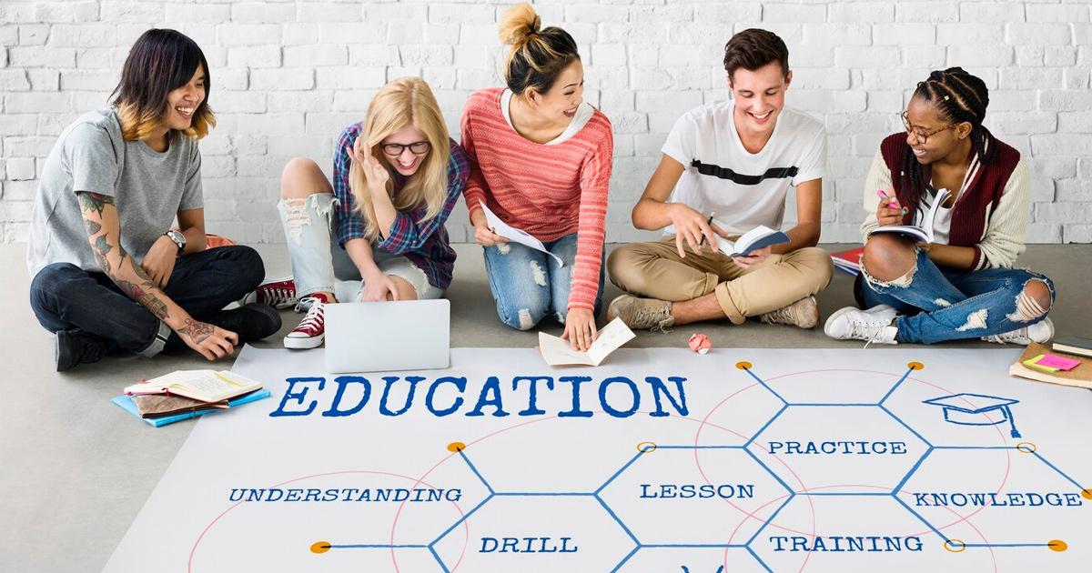 Học viên tham gia khóa học kỹ năng trực tuyến từ một doanh nghiệp huấn luyện kỹ năng nghề, tận dụng sự tiện lợi và linh hoạt của hình thức học này.