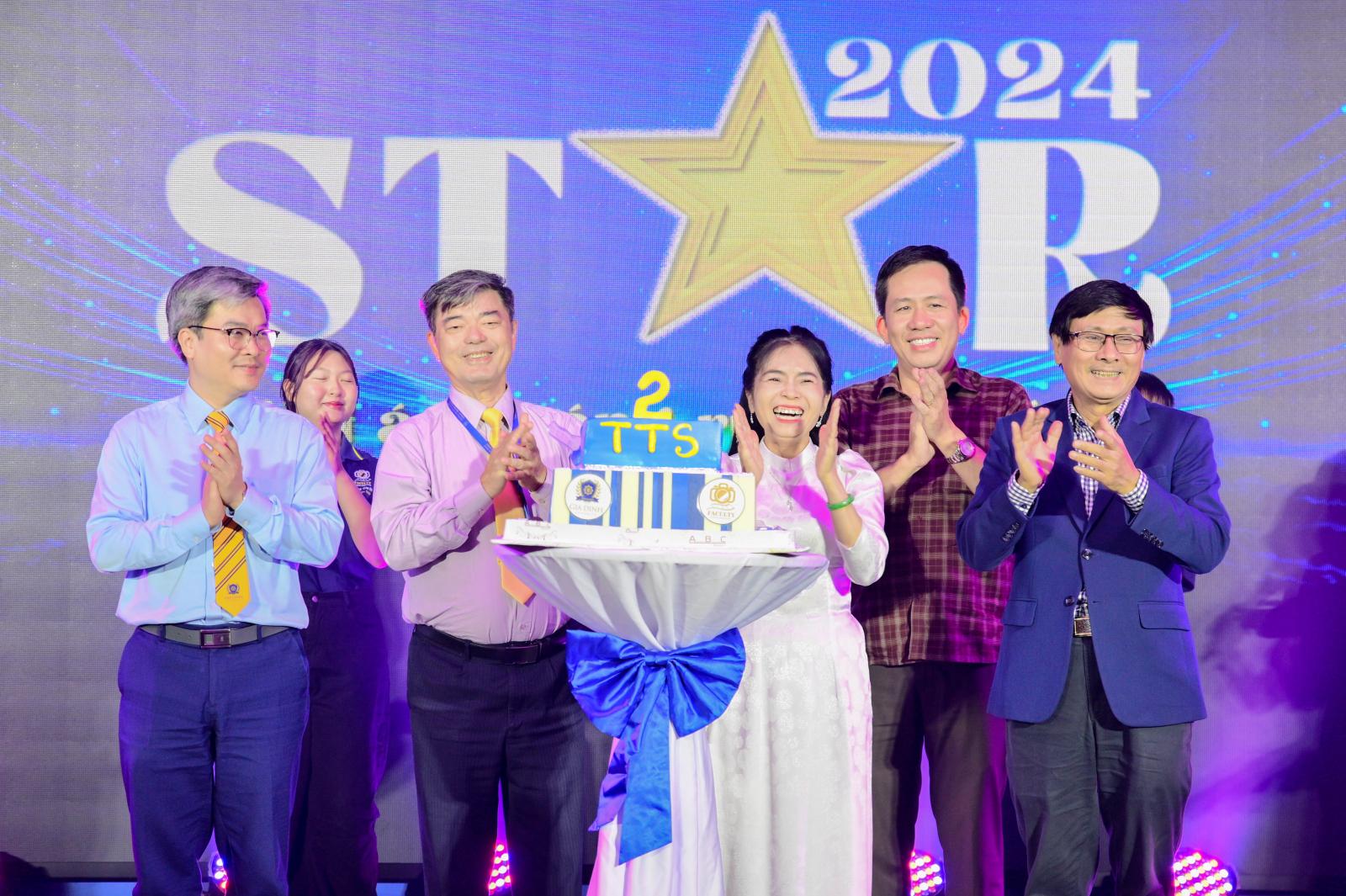 Giải thưởng cuộc thi học thuật truyền thông, biểu tượng cho sự nỗ lực và thành công