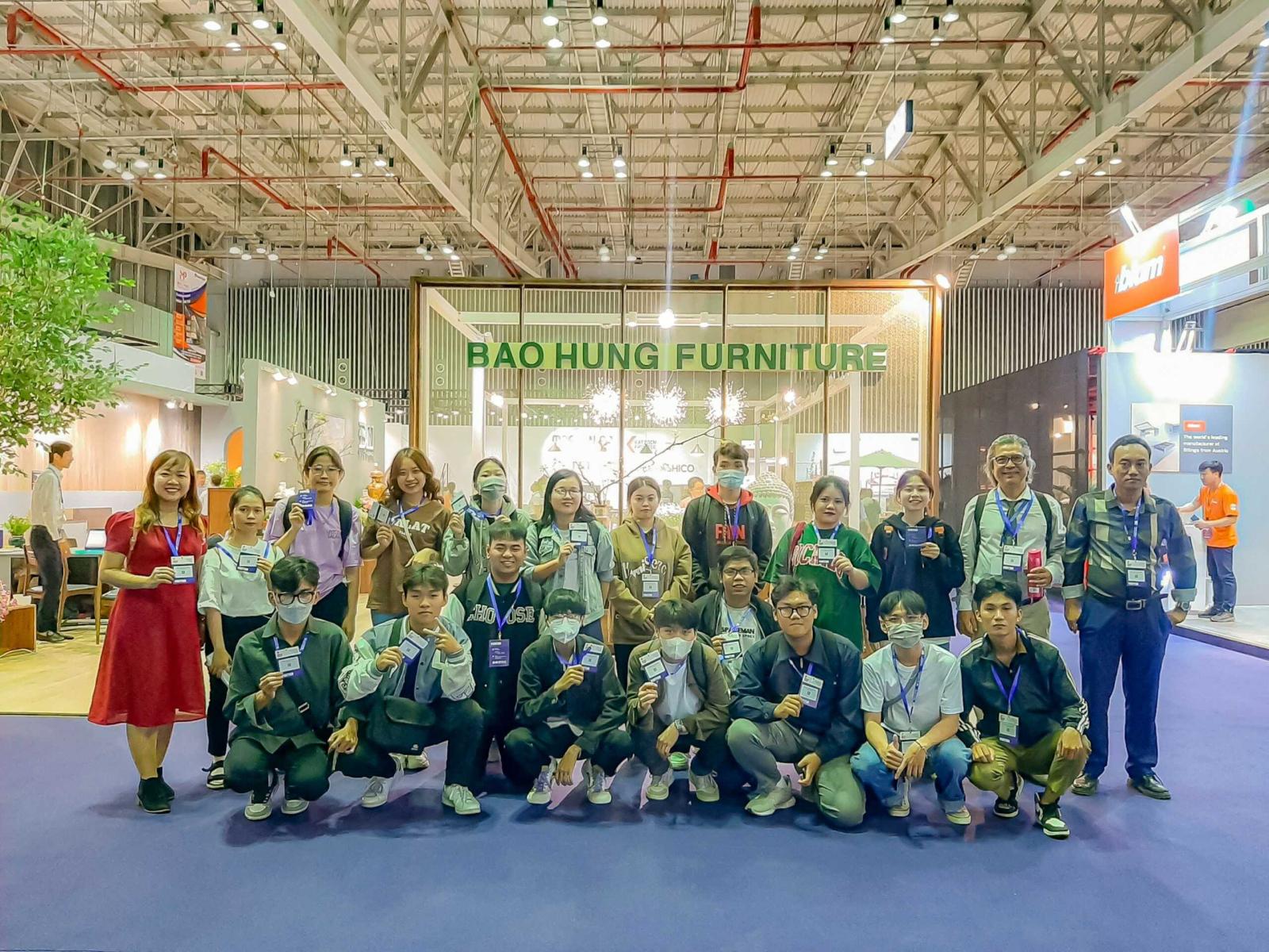 Đầu tư học phí vào ngành truyền thông có đáng không?