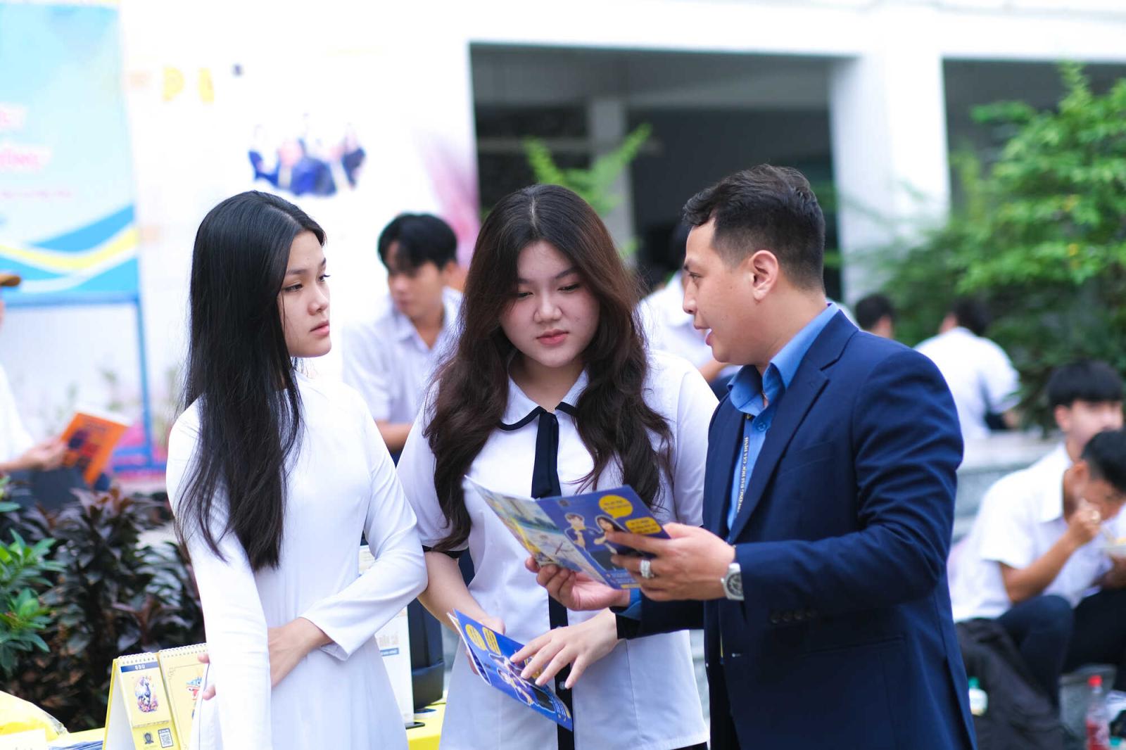 Lịch trình thời gian xét học bổng truyền thông, các mốc thời gian quan trọng từ nộp hồ sơ đến công bố kết quả