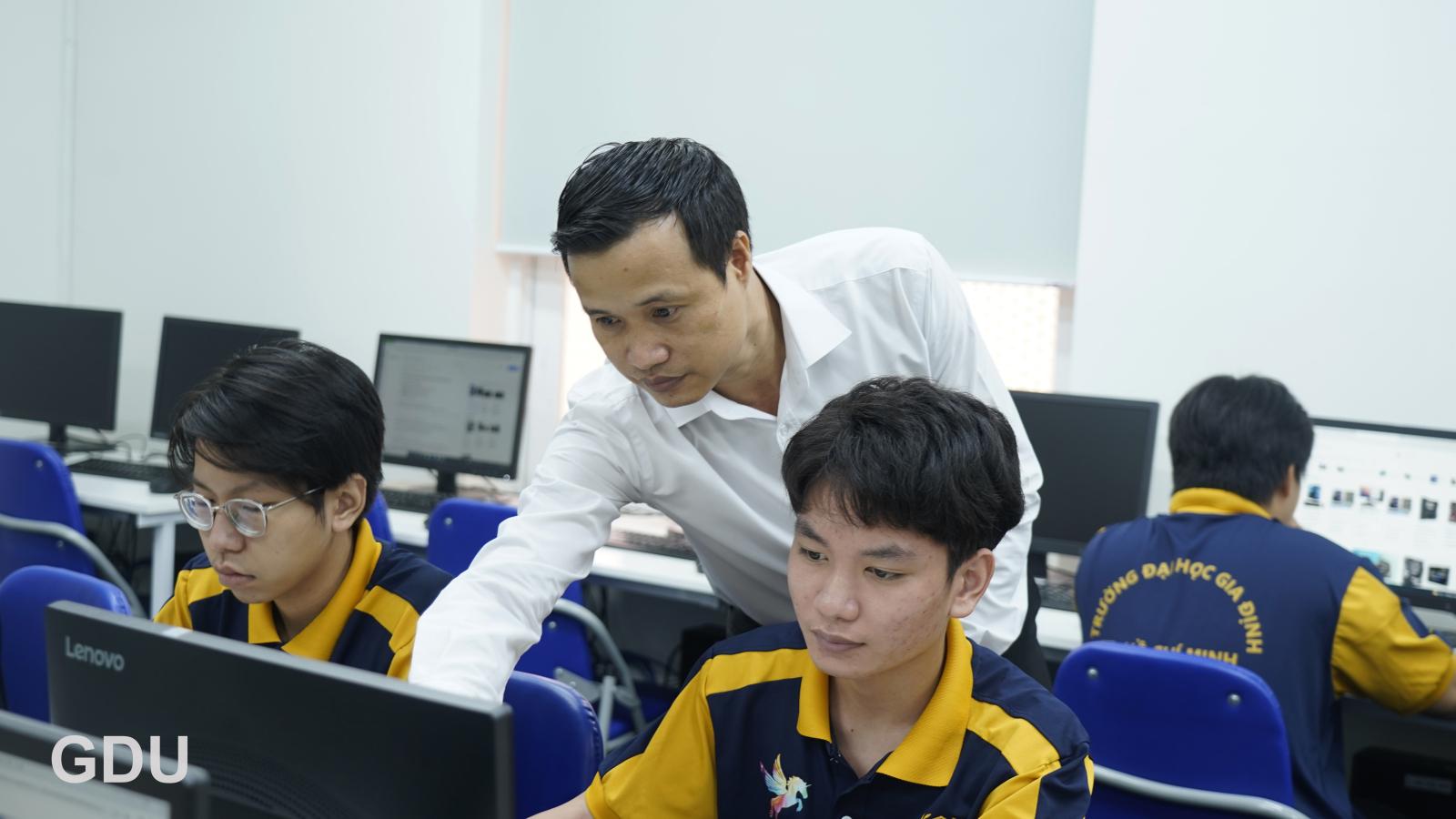 Lộ trình học định hướng nghề nghiệp giúp bạn tự tin lựa chọn nghề nghiệp và theo đuổi đam mê.