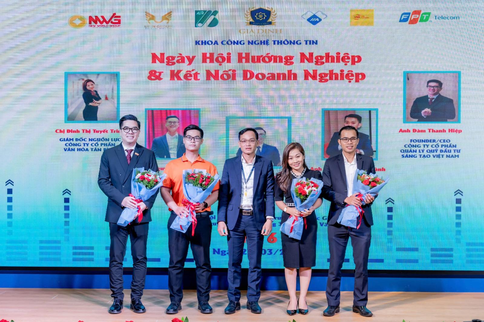 Lời khuyên hữu ích giúp sinh viên truyền thông thành công trên con đường sự nghiệp