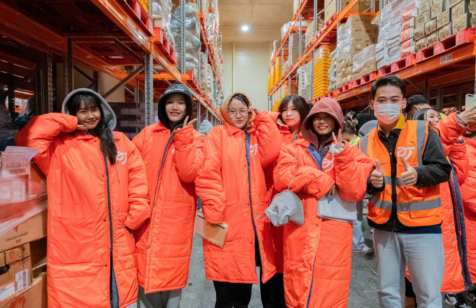 Sinh viên chủ động học hỏi và ghi chép kinh nghiệm, bài học trong quá trình thực tập tại doanh nghiệp