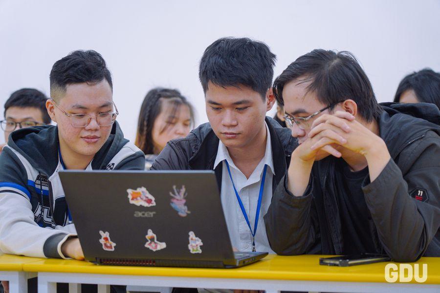 Sinh viên nhận được nhiều lợi ích từ môn học dự án thực tế.