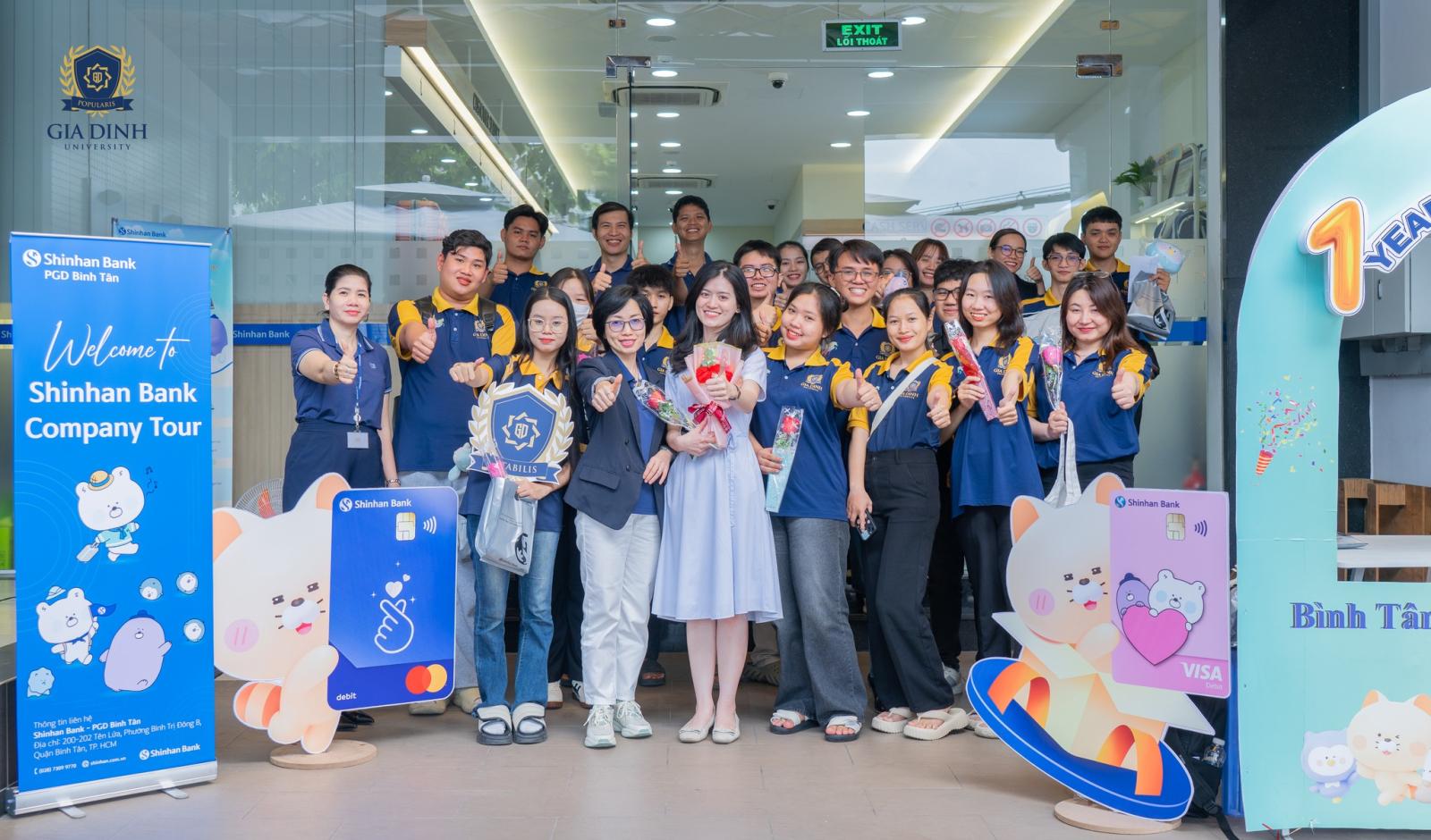 Sinh viên giao lưu doanh nghiệp thu hẹp khoảng cách giữa lý thuyết và thực tiễn