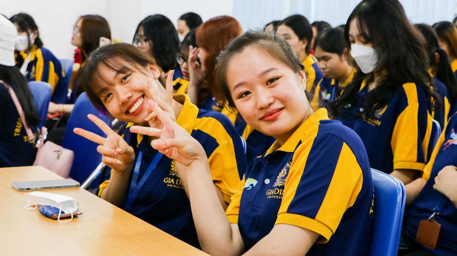 Sinh viên lên kế hoạch tài chính chi tiết để đóng học phí ngành truyền thông đúng hạn