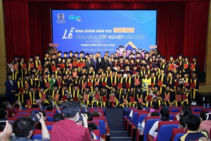 Sinh viên thành công nhờ chương trình việc làm từ công ty đối tác, có bước khởi đầu sự nghiệp tốt