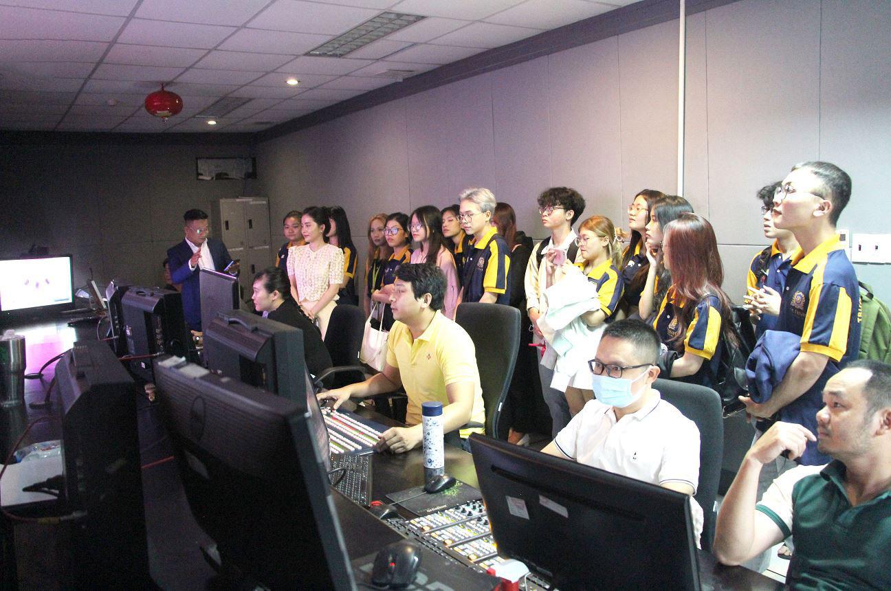 Sinh viên truyền thông chiến lược nội dung