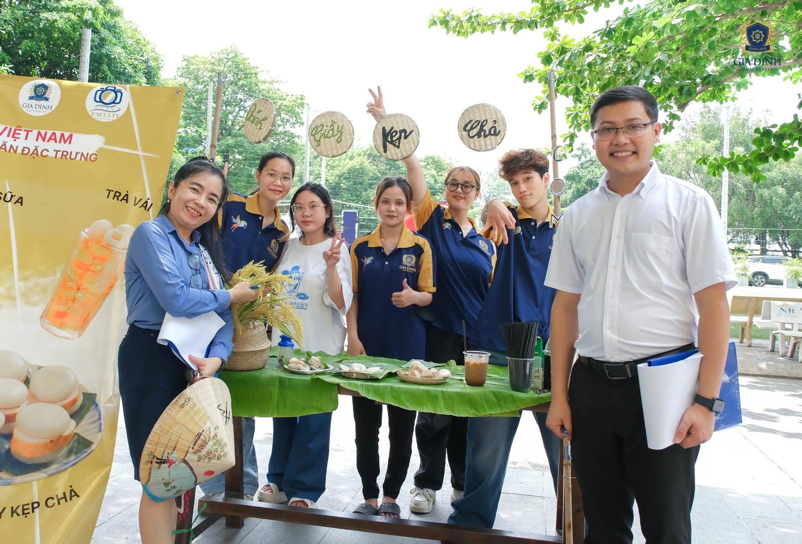 Sinh viên truyền thông học quản trị dự án, lên kế hoạch chi tiết