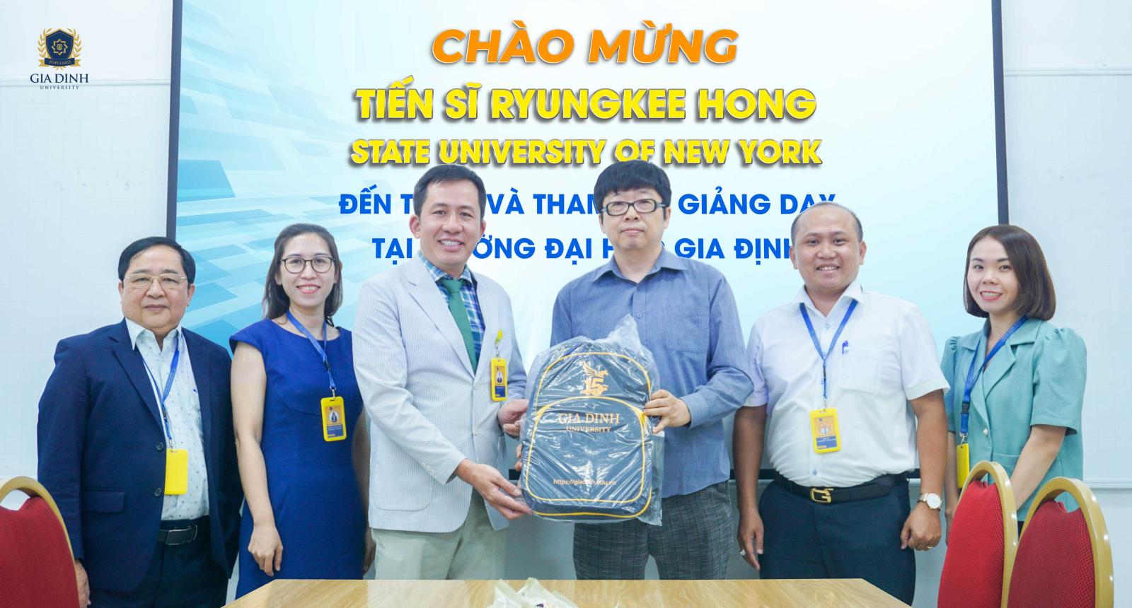 Sinh viên truyền thông học tập tại nước ngoài năng động và sáng tạo