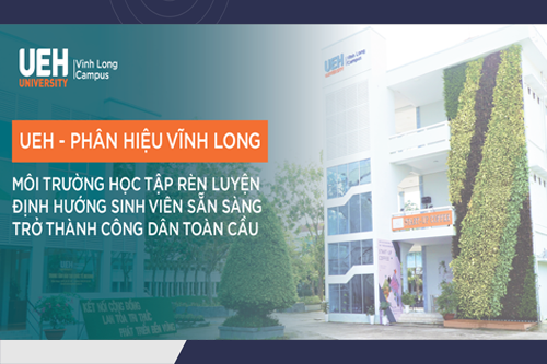 Nhóm sinh viên ngành truyền thông đang thảo luận sôi nổi trong một phòng học hiện đại, cho thấy môi trường học tập năng động khi tìm hiểu ngành truyền thông học ở đâu tốt.