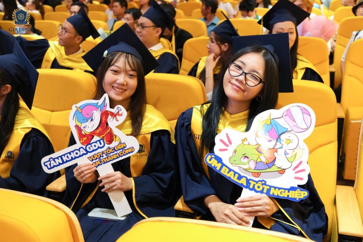 nu sinh nhan giay bao trung tuyen xet hoc ba voi nu cuoi tuoi tan