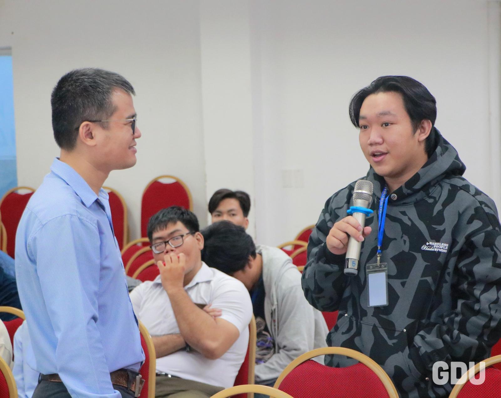 Sự kiện ngành truyền thông định hướng tân sinh viên với chuyên gia và diễn giả