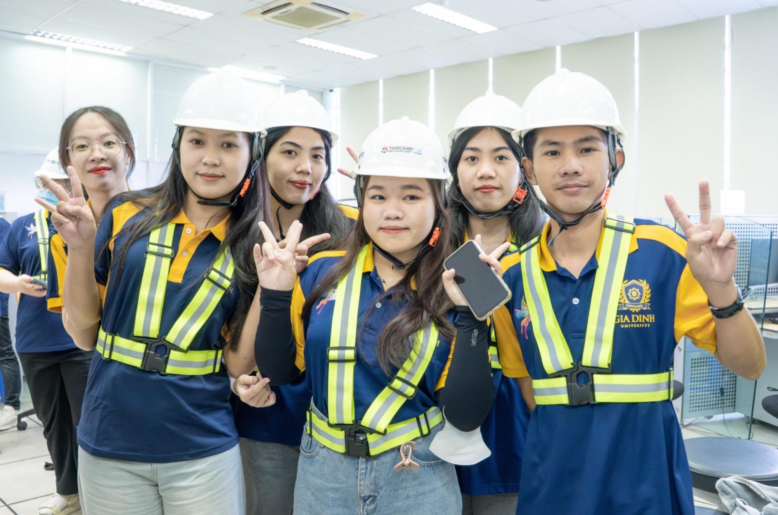 Toán học trong ngành truyền thông: Ứng dụng phân tích dữ liệu và thống kê