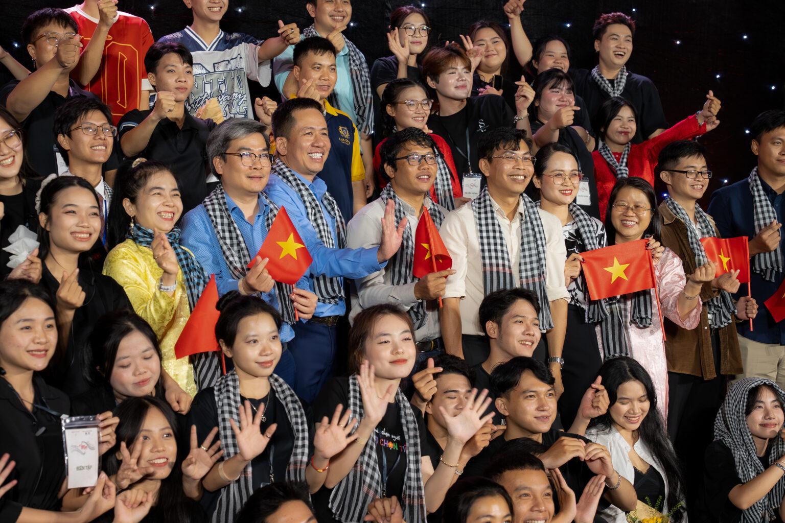 Trí tuệ nhân tạo AI ứng dụng trong truyền thông, tự động hóa quy trình, cá nhân hóa nội dung.