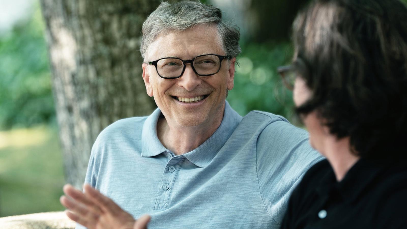 Hình ảnh minh họa những người hướng nội thành công trong ngành truyền thông, ví dụ như Susan Cain, Bill Gates, Marissa Mayer, những người đã chứng minh rằng hướng nội có thể là một lợi thế.